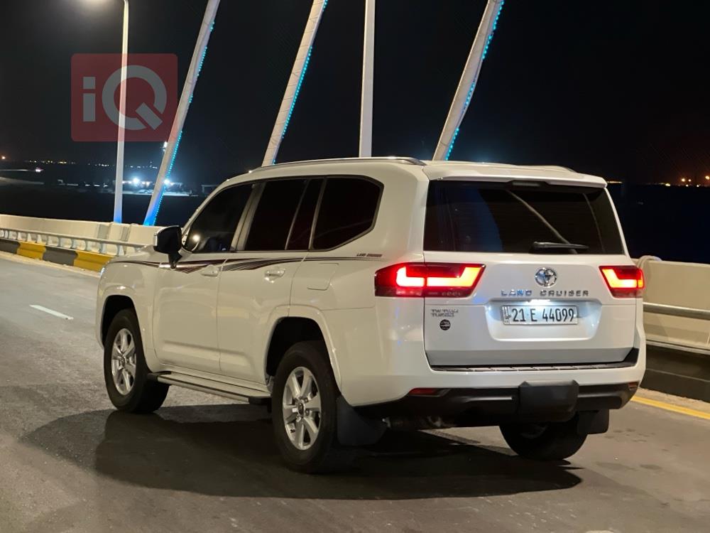 تۆیۆتا لاند کروزەر